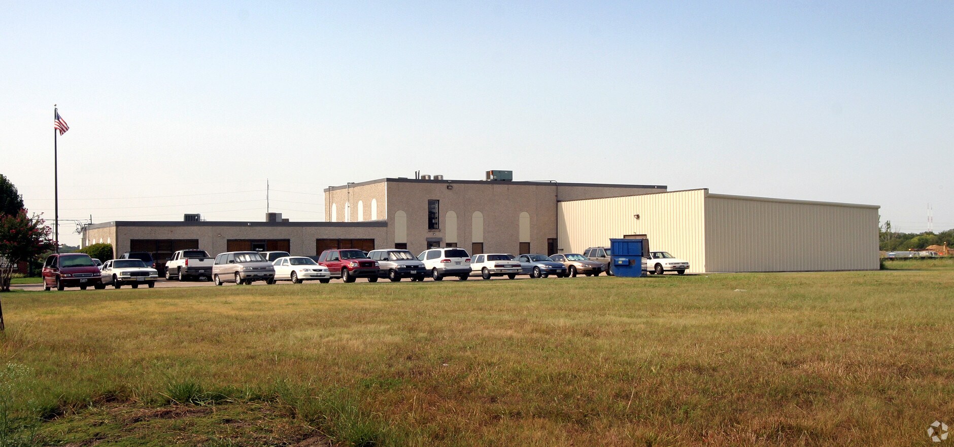 301 Country Club Rd, Garland, TX 75040