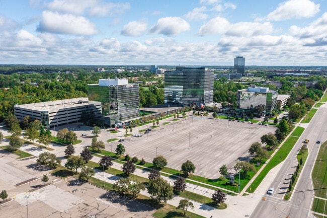 More details for West 11 Corporate Campus – Office for Sale, Southfield, MI