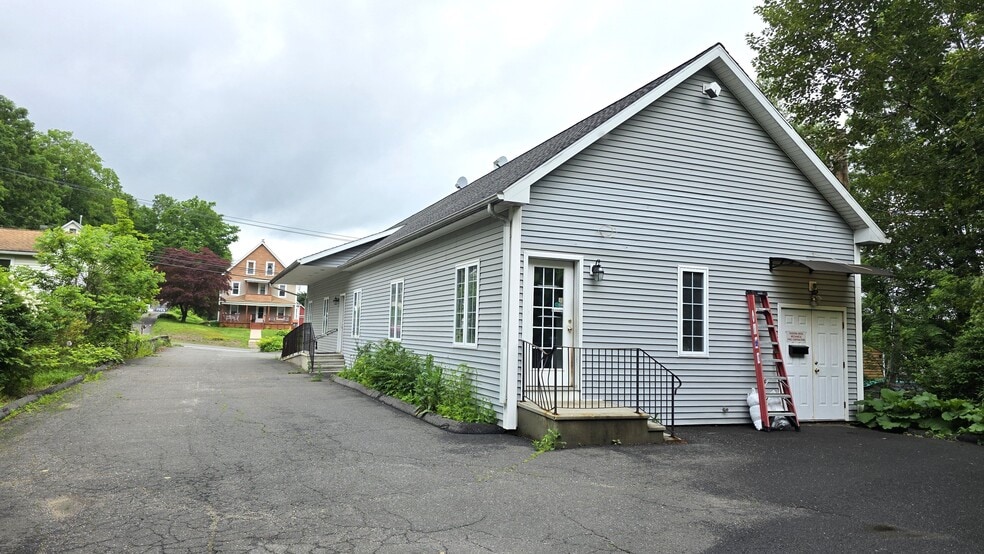 353 Main St, Terryville, CT for lease - Building Photo - Image 2 of 3