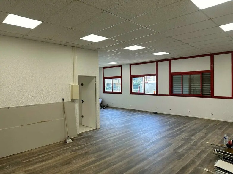 22 Bis Rue Des Malines, Lisses for lease - Interior Photo - Image 3 of 17