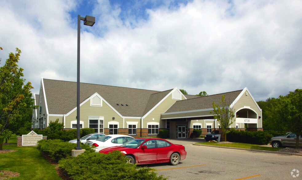 6735 Cascade Rd SE, Grand Rapids, MI for lease - Building Photo - Image 2 of 6