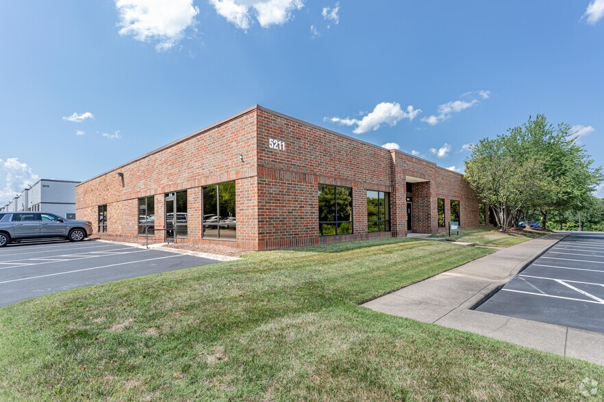 5211 Linbar Dr, Nashville, TN for lease - Building Photo - Image 1 of 3