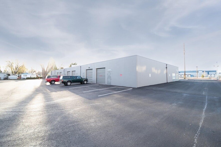 755 E Greg St, Sparks, NV for lease - Building Photo - Image 3 of 36