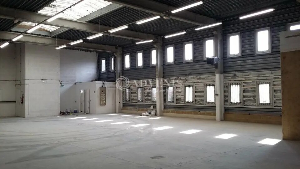 Flex in Noisy-le-Grand for lease - Interior Photo - Image 3 of 7