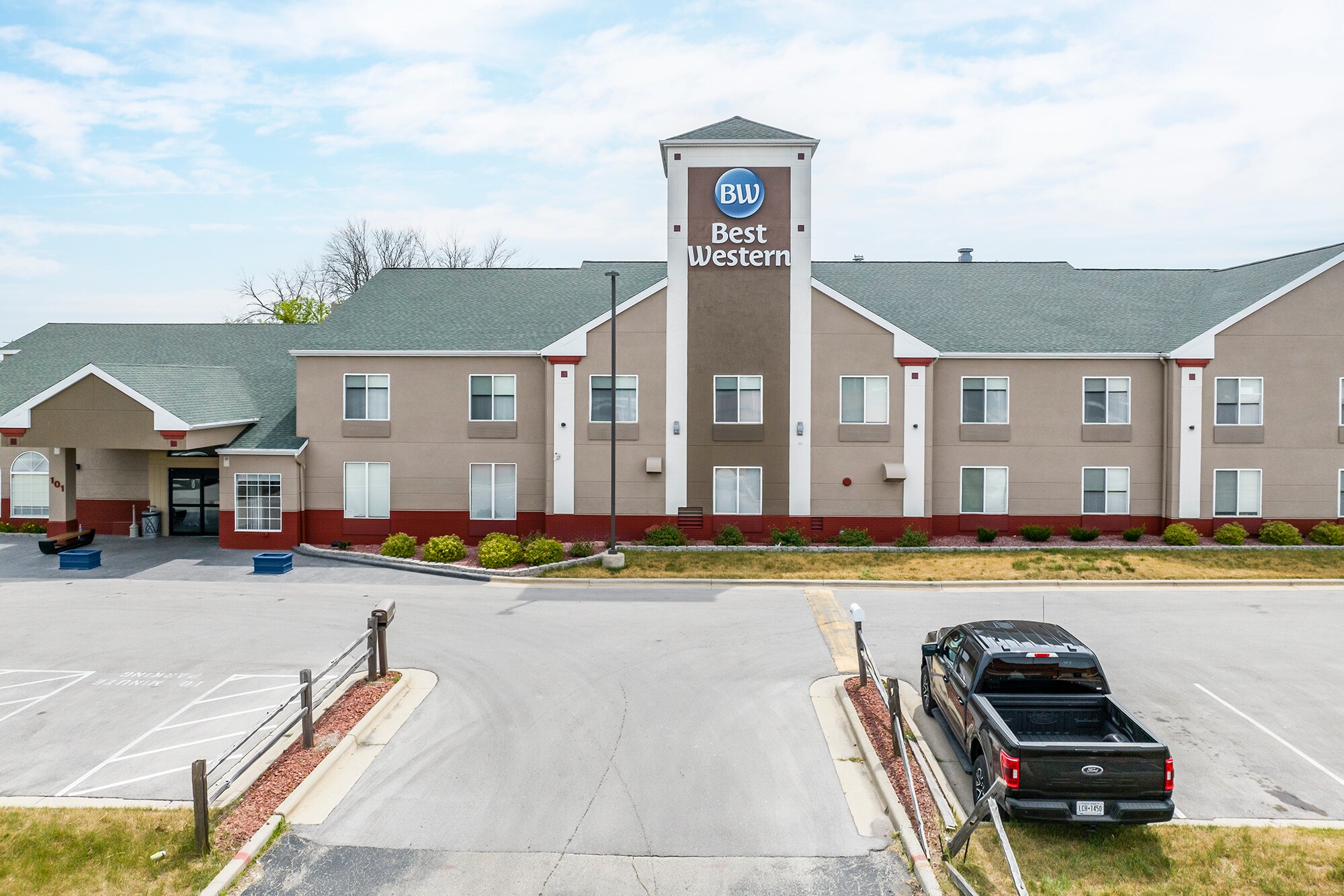101 Aviation Way, Watertown, WI for sale Building Photo- Image 1 of 1