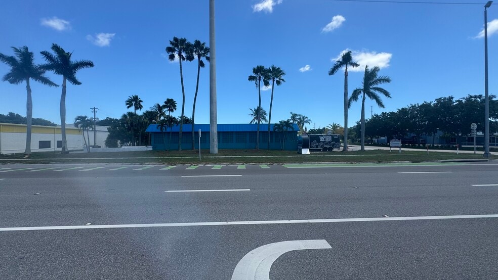 1401 SE Huffman Rd, Port Saint Lucie, FL for lease - Building Photo - Image 2 of 3