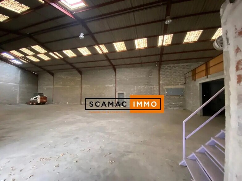 Industrial in La Garde for lease - Interior Photo - Image 2 of 10