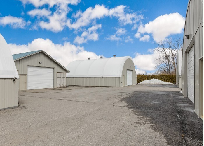 6798 Hiram Dr, Greely, ON for sale - Primary Photo - Image 1 of 5