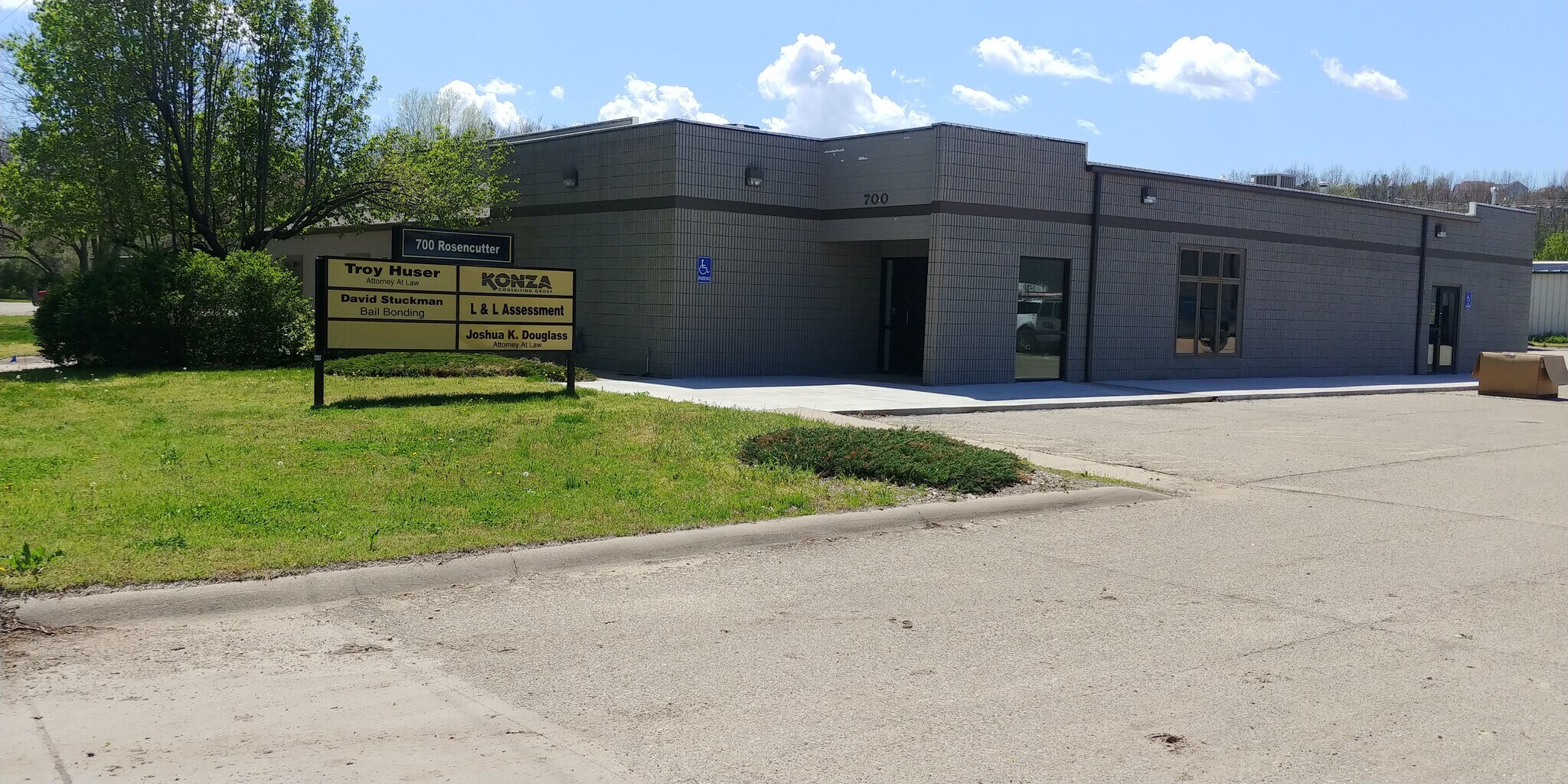 700 Rosencutter Rd, Manhattan, KS for sale Primary Photo- Image 1 of 1