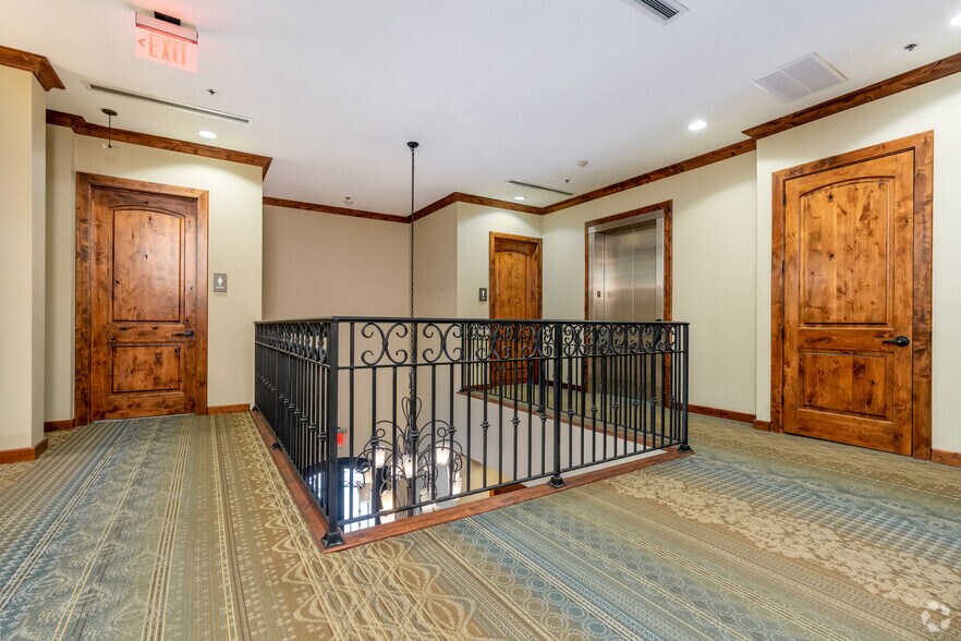 1121 S Carroll Ave, Southlake, TX for lease - Interior Photo - Image 3 of 14
