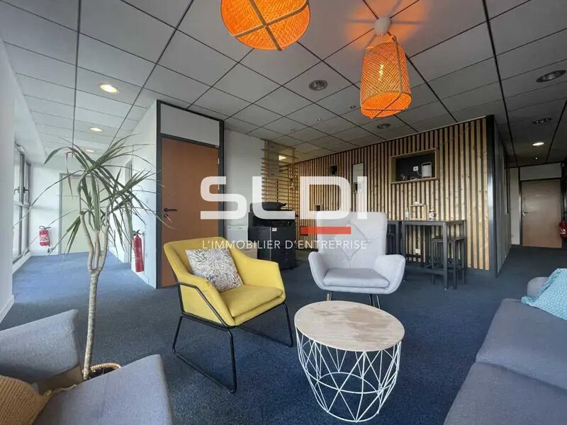 Location Bureaux 200 m² - Photo 1