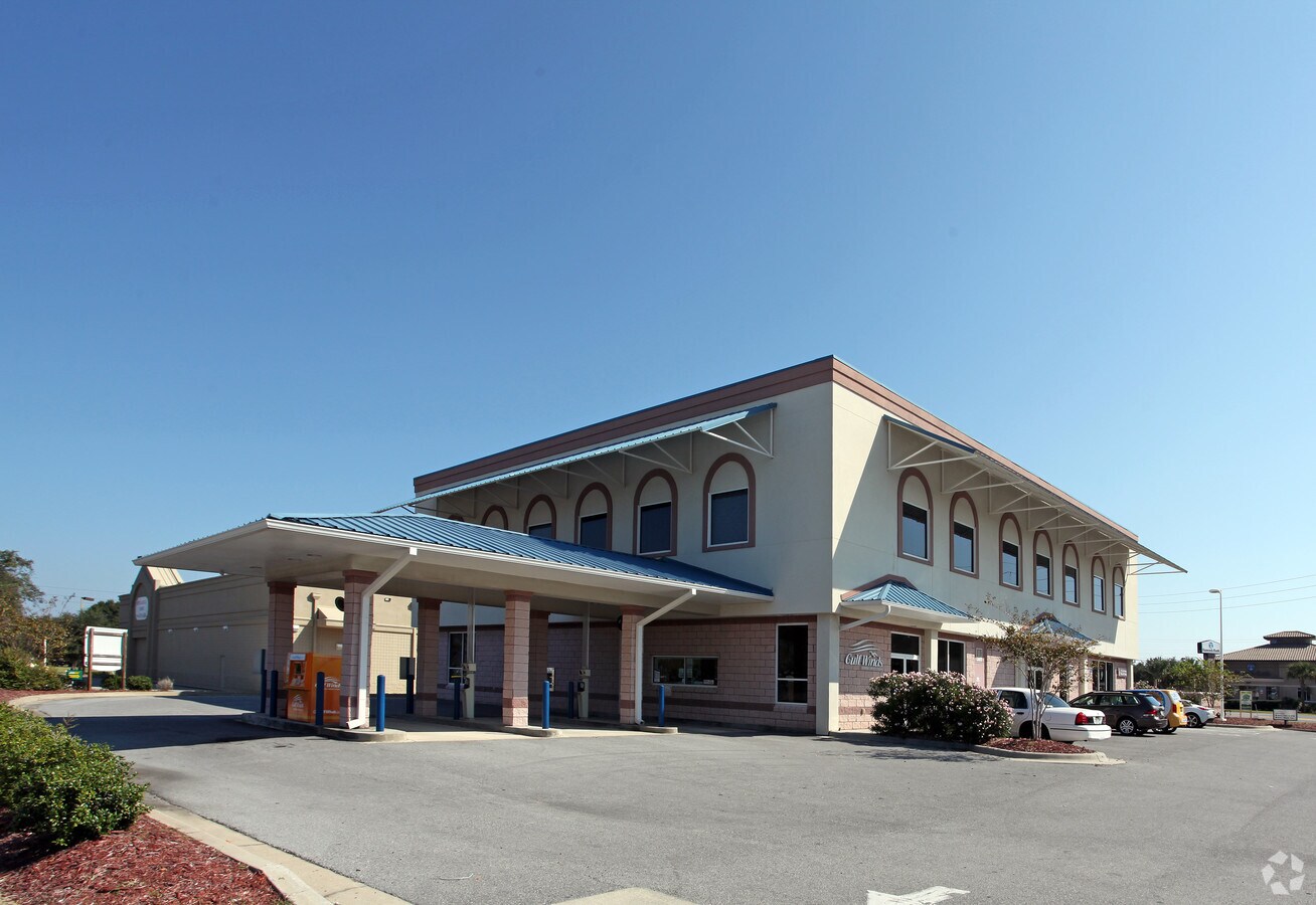 1300 Shoreline Dr, Gulf Breeze, FL 32561