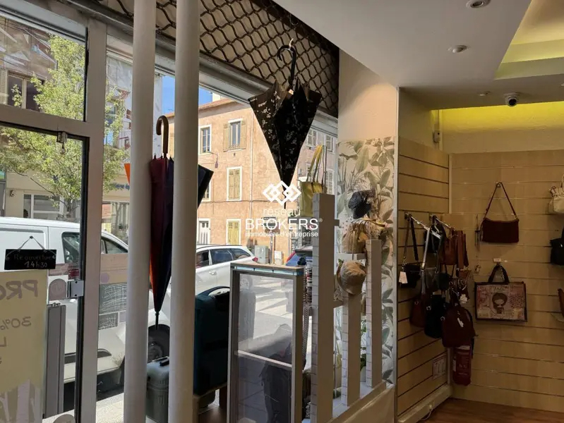 Retail in Oullins for lease Interior Photo- Image 1 of 9