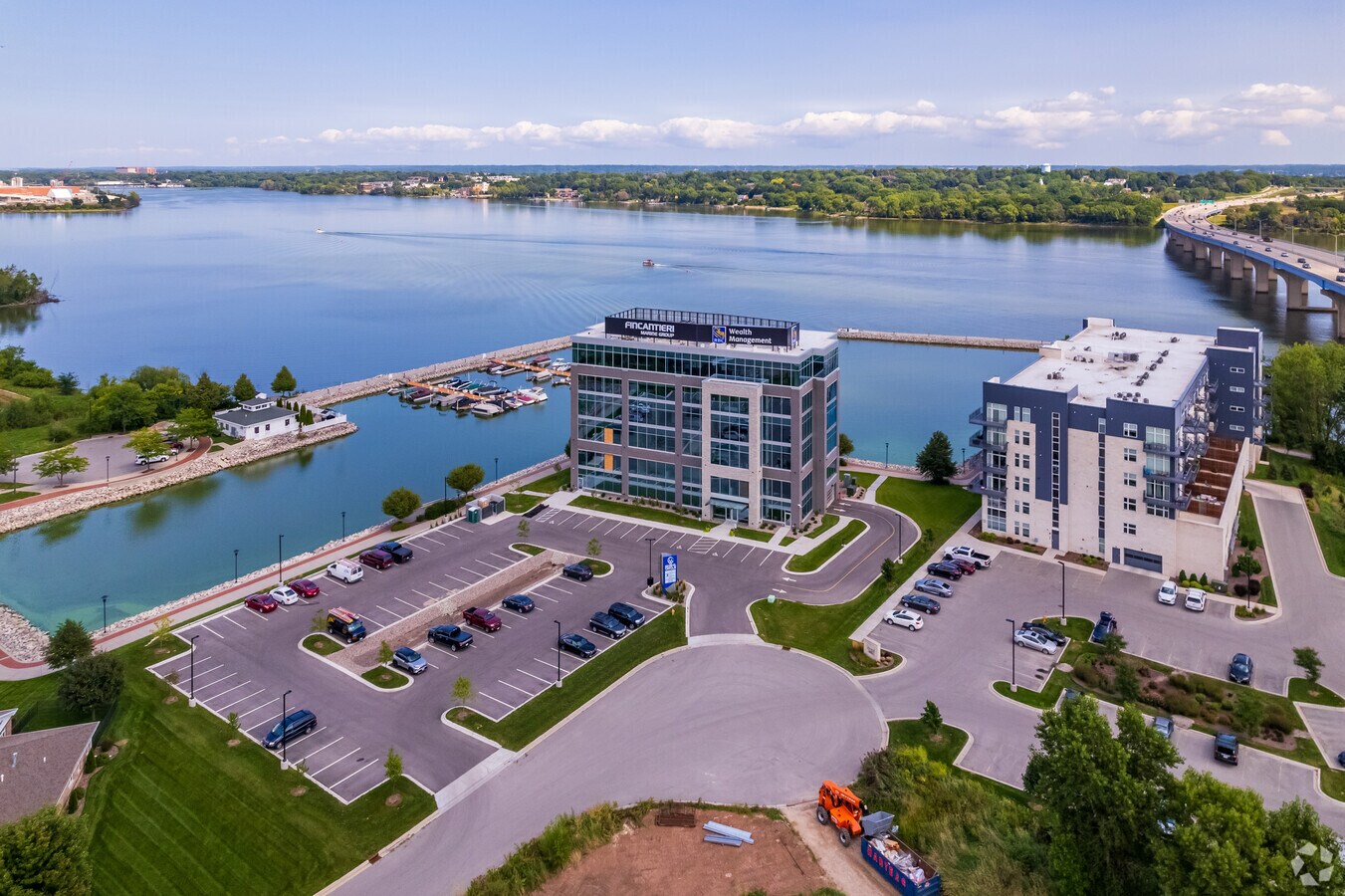 2465 Marina Cir, Ashwaubenon, WI 54304