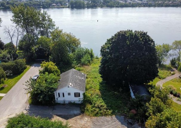 220 Rue Léa, Laval, QC for sale Primary Photo- Image 1 of 1