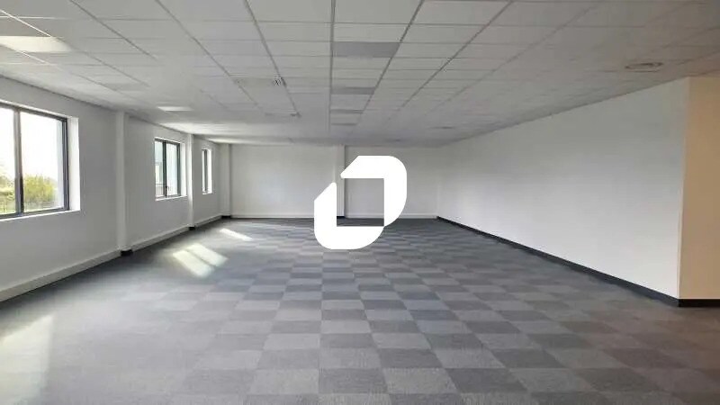 Office in Viarmes for lease - Interior Photo - Image 1 of 4