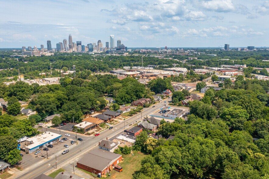 2625-2629 Tuckaseegee Rd, Charlotte, NC for sale - Building Photo - Image 2 of 8