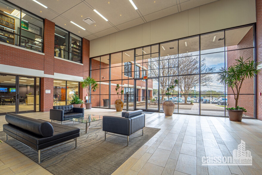 14607 San Pedro Ave, San Antonio, TX for lease - Building Photo - Image 1 of 17