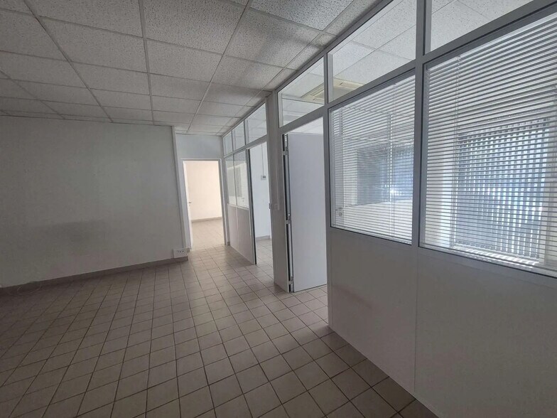 Retail in Villiers-le-Bel for lease - Building Photo - Image 3 of 10