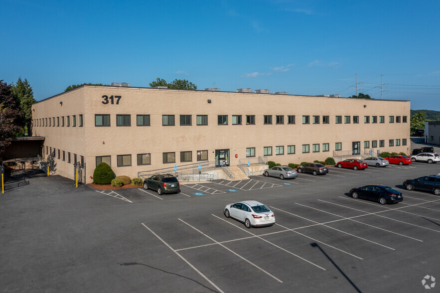 317 New Boston St, Woburn, MA for lease - Building Photo - Image 2 of 9