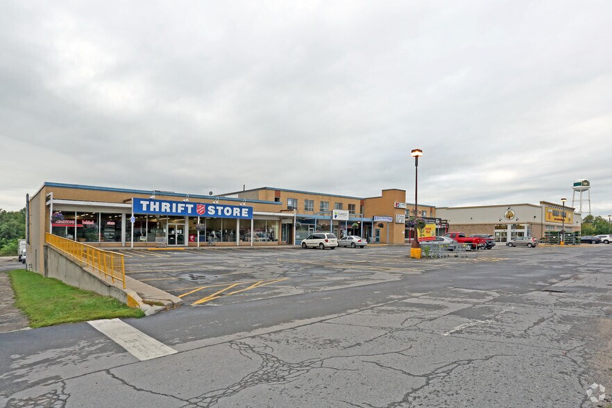 18-49 Chambers St, Smiths Falls, ON for lease - Primary Photo - Image 1 of 9
