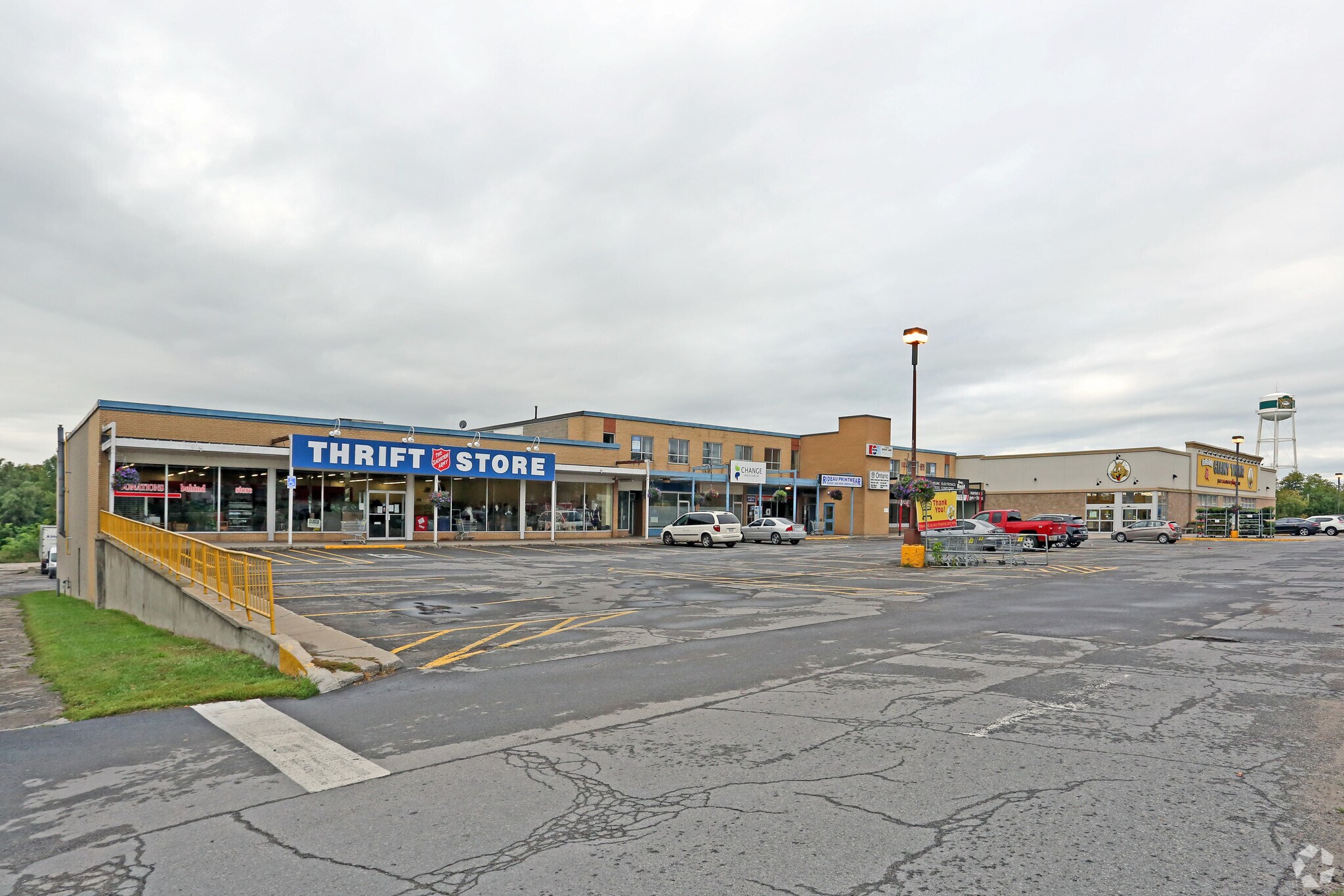 18-49 Chambers St, Smiths Falls, ON for lease Primary Photo- Image 1 of 10