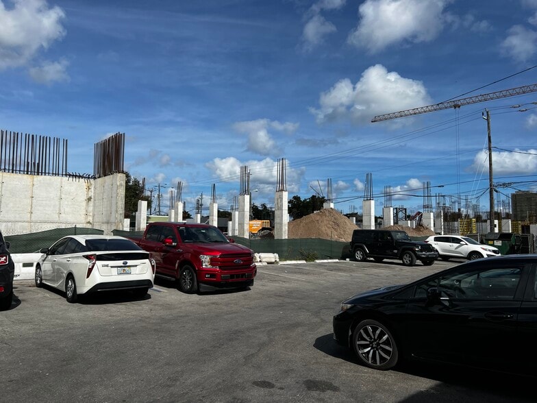 2033-2051 Hollywood Blvd, Hollywood, FL for sale - Building Photo - Image 2 of 16