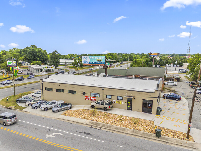 1042 E Lindsay St, Greensboro, NC for sale - Primary Photo - Image 1 of 9