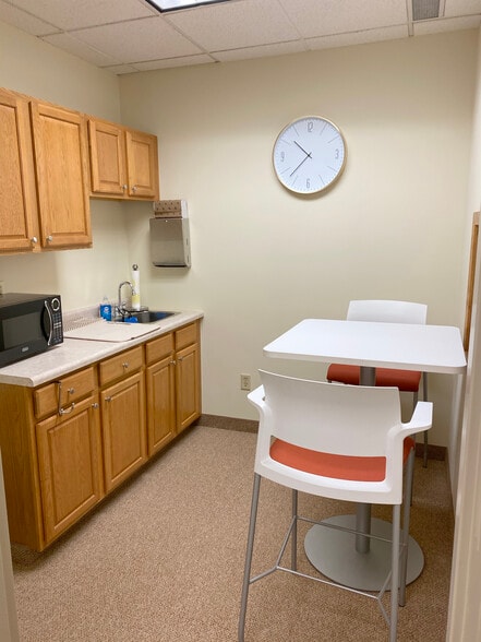 2780 Snelling Ave N, Roseville, MN for lease - Interior Photo - Image 3 of 38