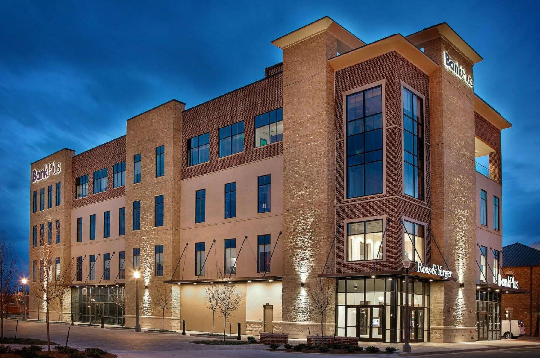 205 E Troy St, Tupelo, MS for lease Building Photo- Image 1 of 3