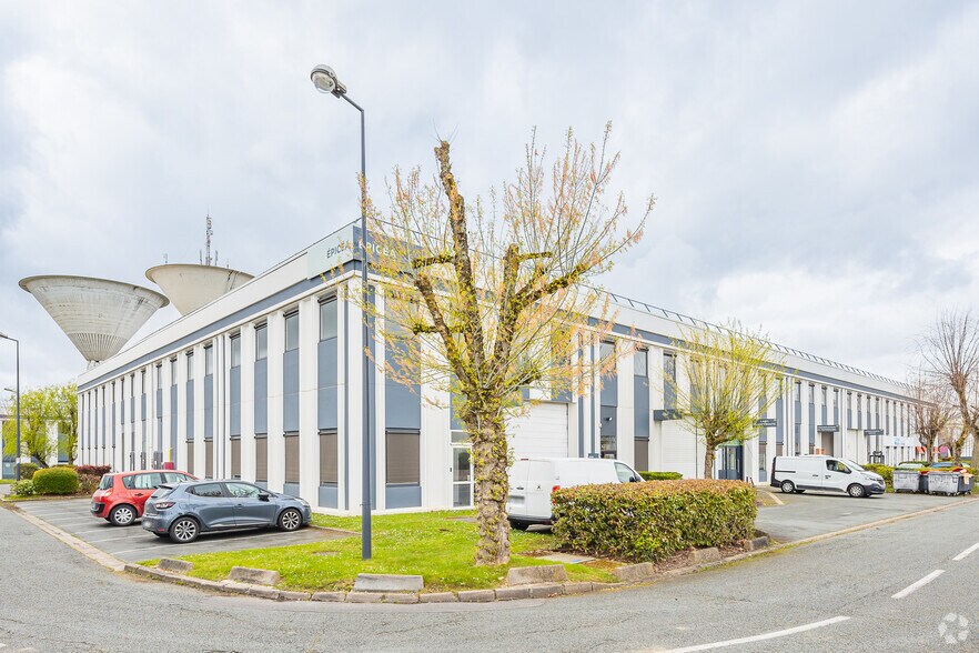 Flex in Villebon-sur-Yvette for lease - Primary Photo - Image 1 of 2