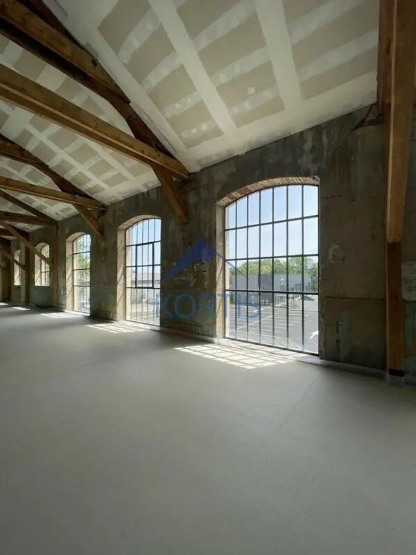 Office in Chaponost for lease Interior Photo- Image 1 of 6