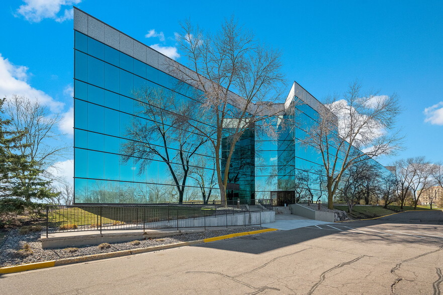 7100 Northland Cir N, Brooklyn Park, MN for lease - Building Photo - Image 1 of 18