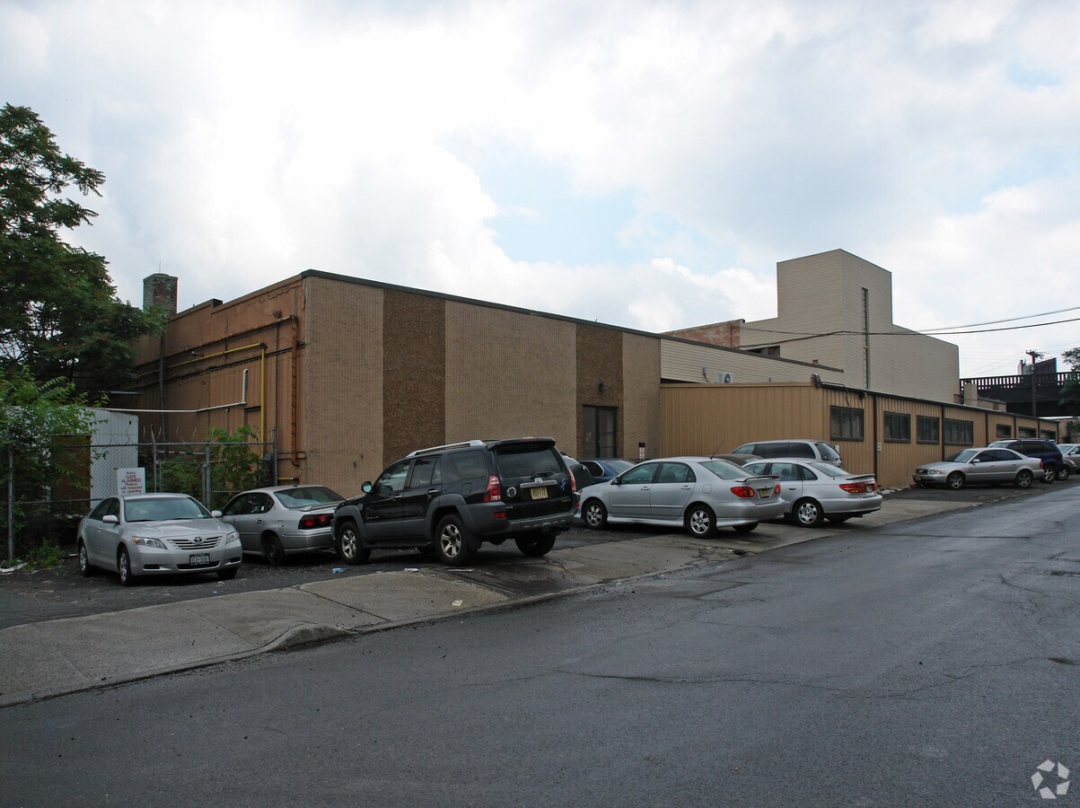 1836 Blanchard St, Newark, NJ 07105