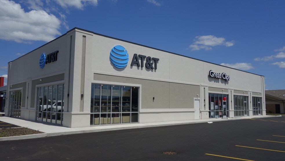 2401 N Bloomington St, Streator, IL for lease - Building Photo - Image 1 of 9