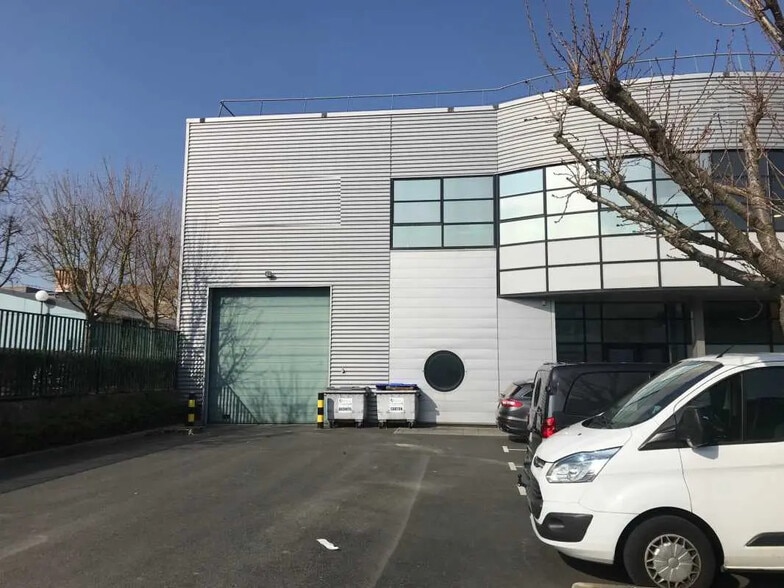 1 Rue Du Groupe Manouchian, Élancourt for lease - Primary Photo - Image 3 of 6