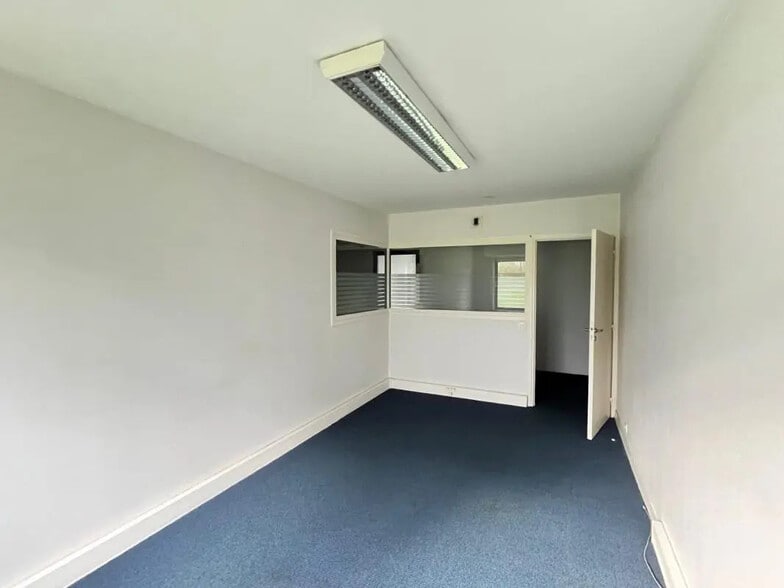 Office in VILLENEUVE-D'ASCQ for lease - Interior Photo - Image 3 of 4