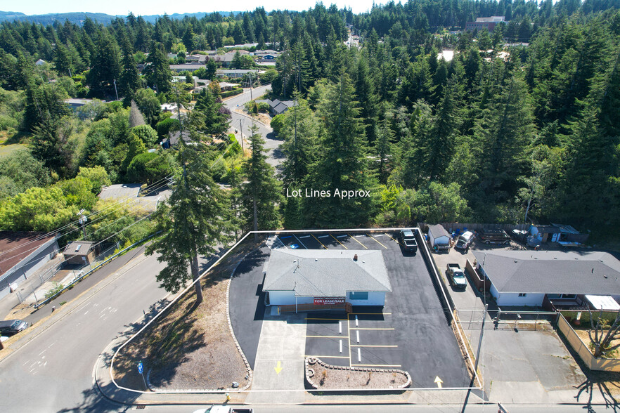 2590 Woodland Dr, Coos Bay, OR for sale - Building Photo - Image 2 of 26