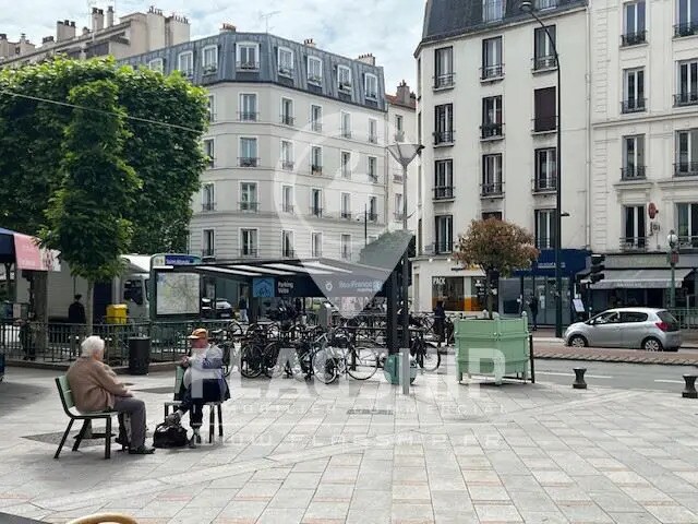 Retail in Vincennes for lease - Building Photo - Image 3 of 3