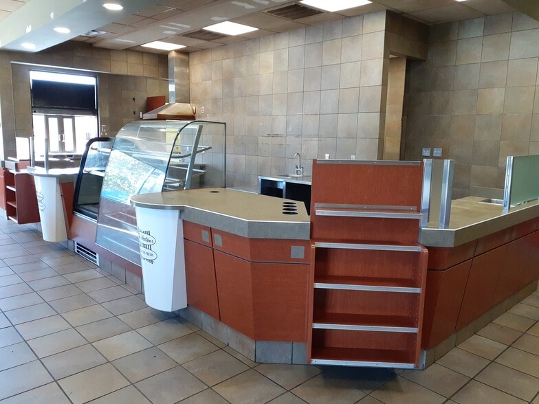 7074 Boston State Rd, Hamburg, NY for lease - Interior Photo - Image 3 of 13