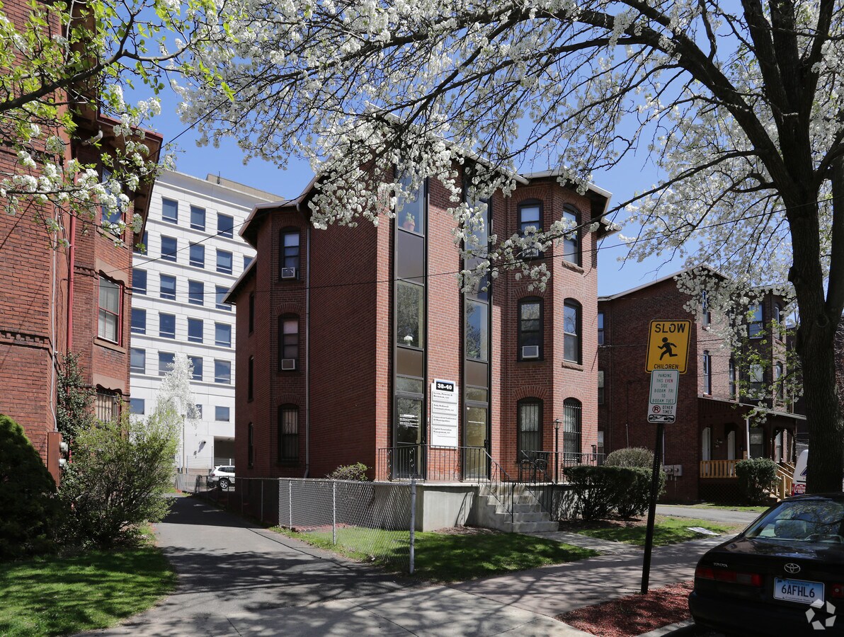 3840 Hungerford St, Hartford, CT 06106