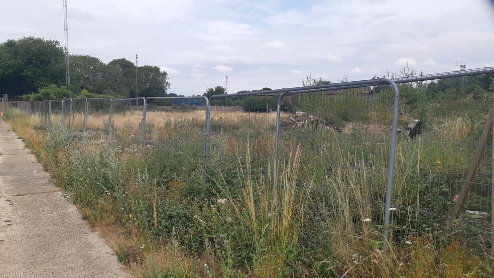 9-11 Broton Dr, Halstead for sale - Primary Photo - Image 2 of 3