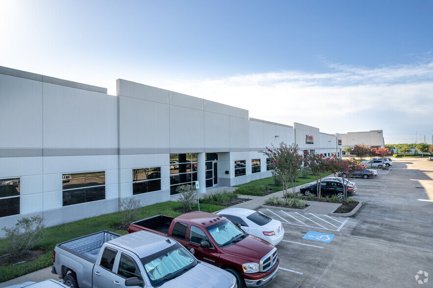 2720 Reed Rd, Houston, TX for lease - Building Photo - Image 2 of 4