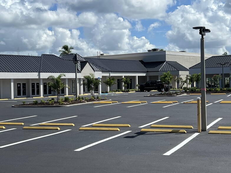 7205 Estero Blvd, Fort Myers, FL for lease - Building Photo - Image 2 of 8