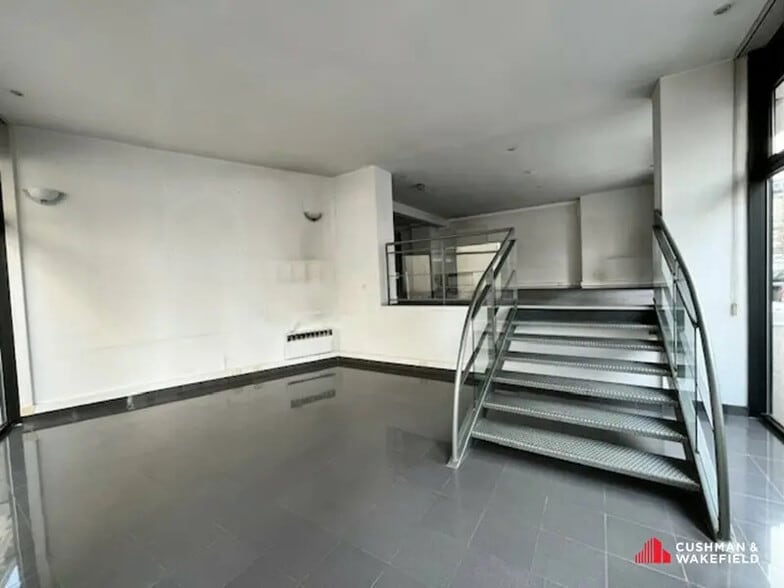 Office in Bordeaux for lease - Building Photo - Image 3 of 7