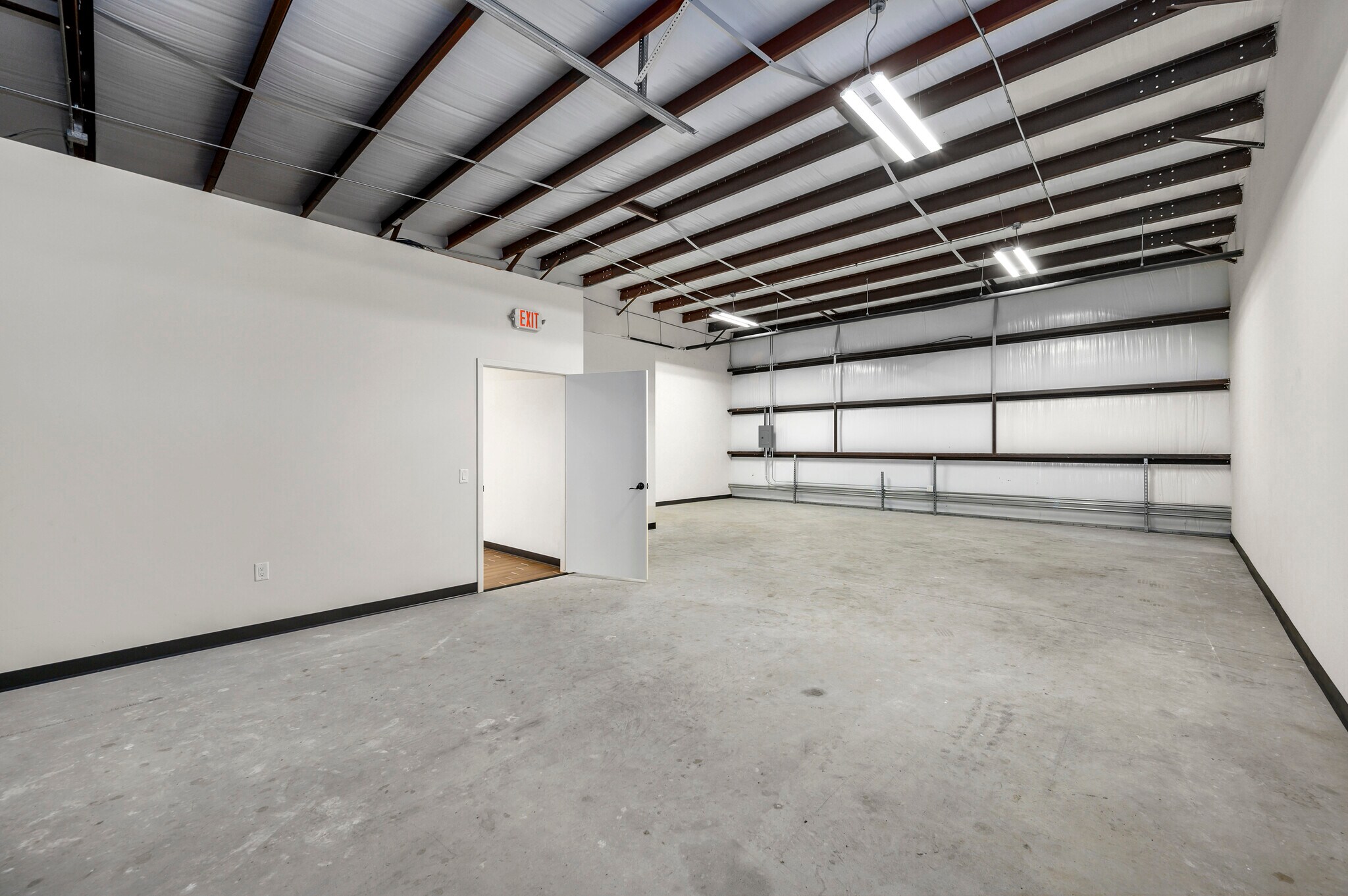 5517 Fm 2004 Rd, Hitchcock, TX for lease Interior Photo- Image 1 of 8