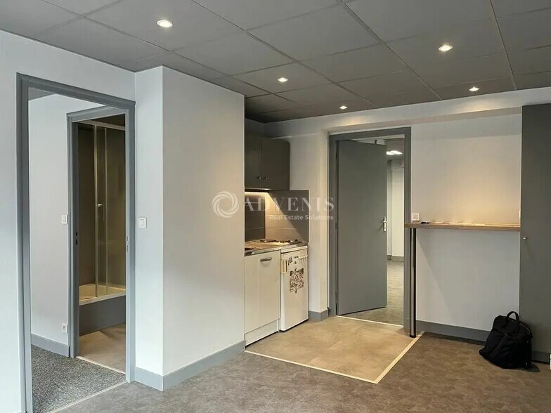 Office in Montrouge for sale - Interior Photo - Image 1 of 10