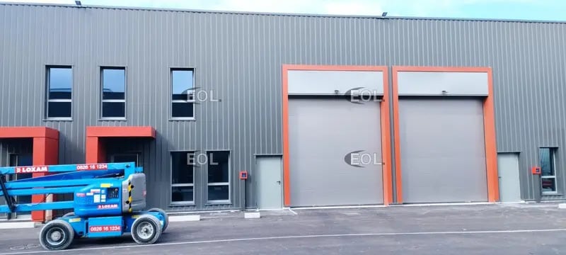 Location Entrepôt 244 m² à 380 m² - Photo 1