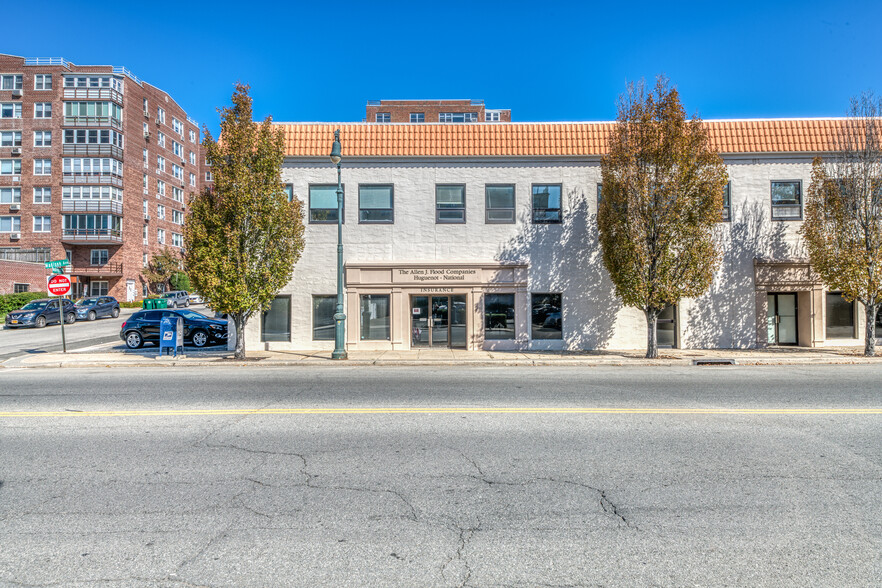 2 Madison Ave, Larchmont, NY for lease - Building Photo - Image 3 of 5