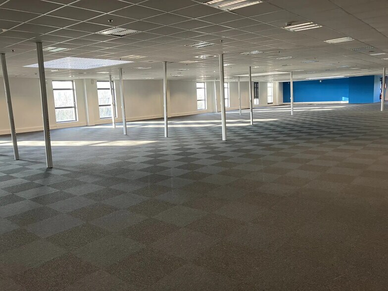 3 Avenue De L'Europe, Hénin-Beaumont for lease - Interior Photo - Image 2 of 5